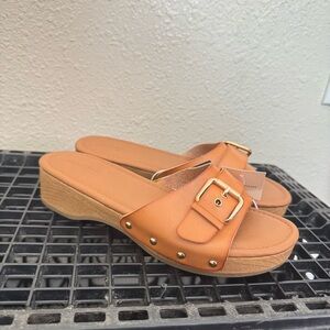 Universal Thread Kora Faux Wood Bottom Mules in Cognac